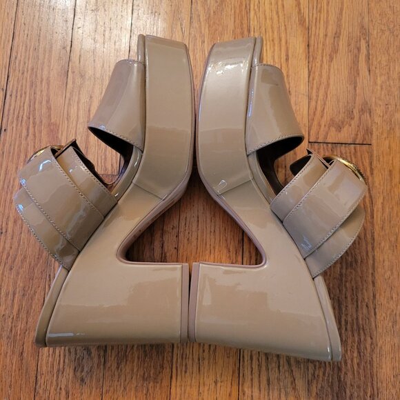 Kurt Geiger 8.5 Patent Leather Beige Platform Heeled Sandals Gold Eagle Buckle - Picture 8 of 13